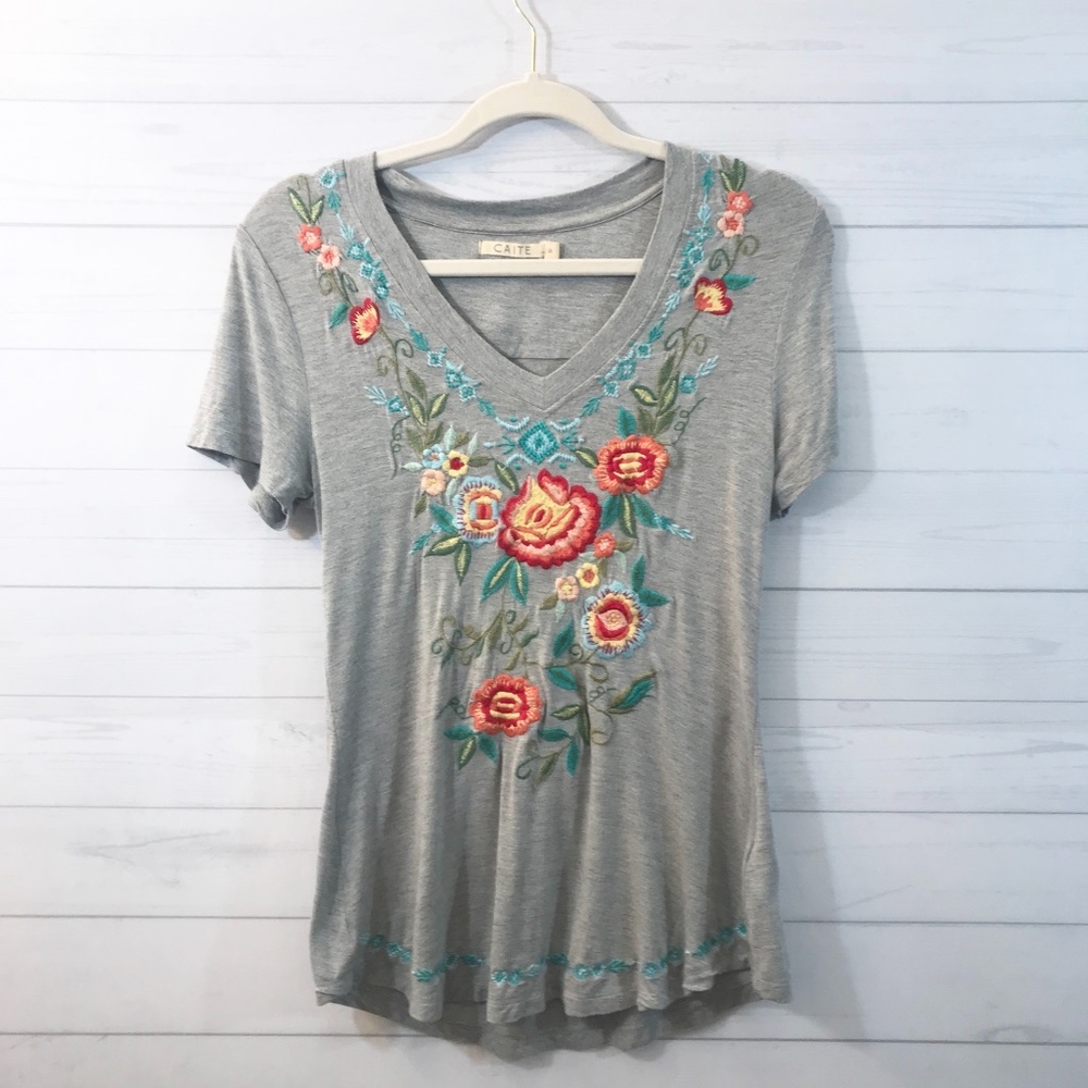 Caite V-Neck Floral Embroidered Short Sleeve Shirt